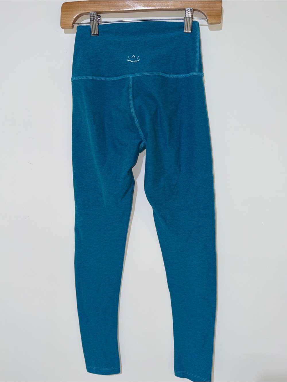Beyond Yoga woman’s teal leggings size xsmall yoga pilates